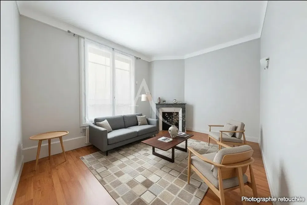 Woonkamer; houten vloer, natuurlijk licht, moderne stijl, hoge plafonds