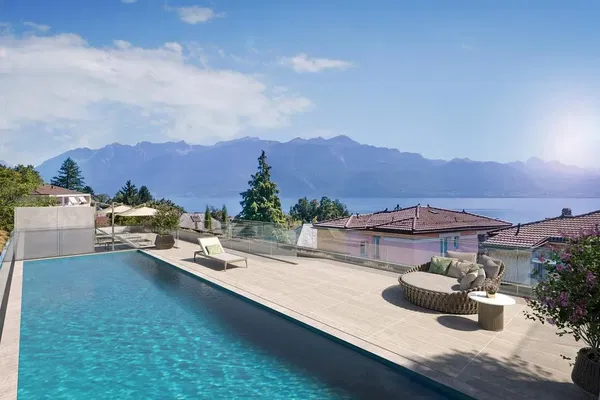 Keuken; keukenapparatuur, houten vloer, natuurlijk licht, moderne stijl, gerenoveerd