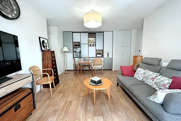 Küche; küchengeräte, holzboden, tageslicht, moderner stil, renoviert