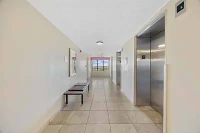 Küche; küchengeräte, holzboden, tageslicht, moderner stil, renoviert