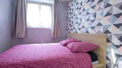 غرفة معيشة; أرضية خشبية, ضوء طبيعي, أسلوب عصري, أسقف عالية