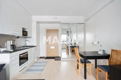 Dnevni boravak; drveni pod, prirodna svjetlost, moderan stil, visoki stropovi