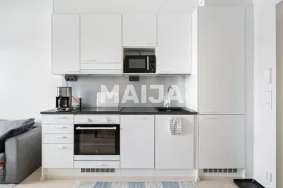 غرفة معيشة; أرضية خشبية, ضوء طبيعي, أسلوب عصري, أسقف عالية