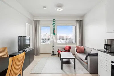 Kuhinja; kućanski aparati, drveni pod, prirodna svjetlost, moderan stil, renoviran