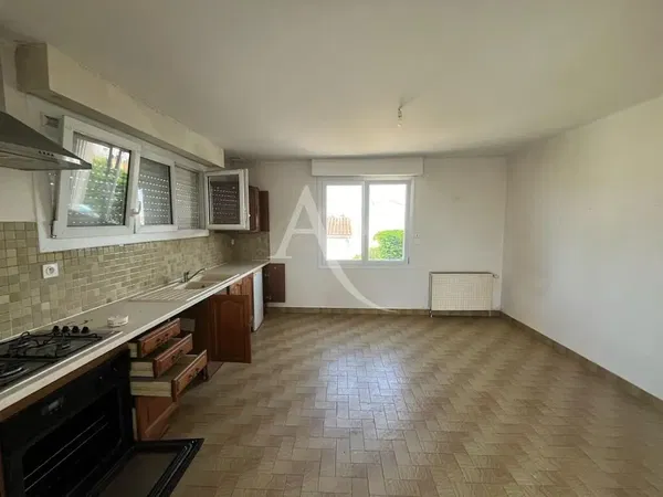 مطبخ; أجهزة المطبخ, أرضية خشبية, ضوء طبيعي, أسلوب عصري, مجدد