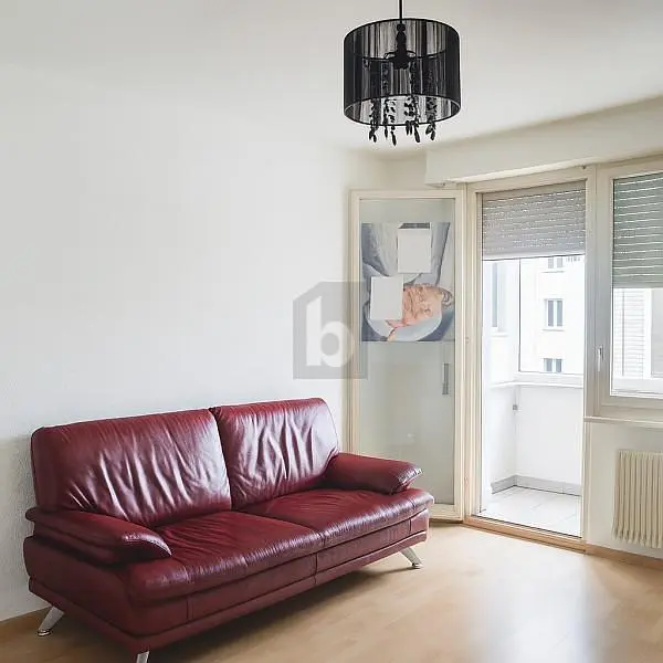 Dnevni boravak; drveni pod, prirodna svjetlost, moderan stil, visoki stropovi