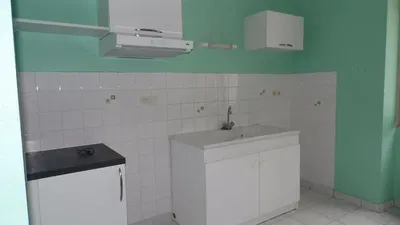 غرفة معيشة; أرضية خشبية, ضوء طبيعي, أسلوب عصري, أسقف عالية