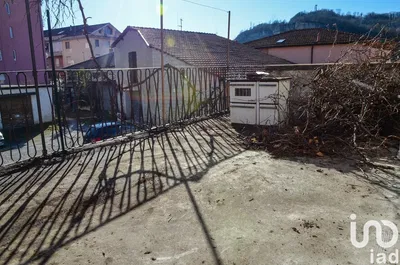 Хол; дървен под, естествена светлина, модерен стил, високи тавани