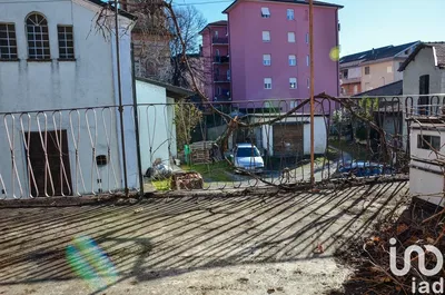 Хол; дървен под, естествена светлина, модерен стил, високи тавани