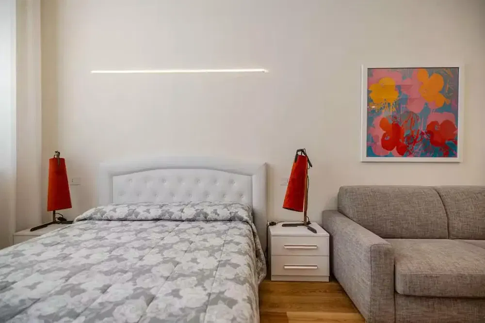 Soggiorno; pavimento in legno, luce naturale, stile moderno, soffitti alti