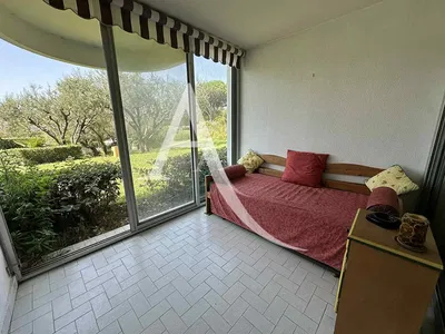 مطبخ; أجهزة المطبخ, أرضية خشبية, ضوء طبيعي, أسلوب عصري, مجدد