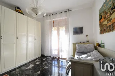 Mutfak; mutfak aletleri, ahşap zemin, doğal ışık, modern stil, tadilatlı