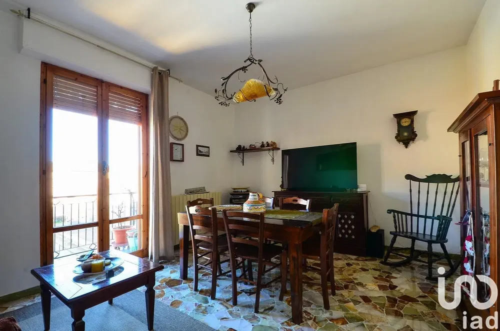 Mutfak; mutfak aletleri, ahşap zemin, doğal ışık, modern stil, tadilatlı