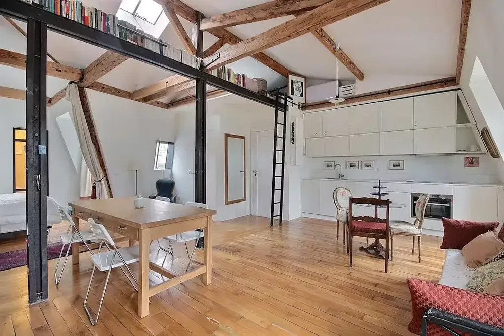 Cuisine; électroménager, parquet, lumière naturelle, style moderne, rénové