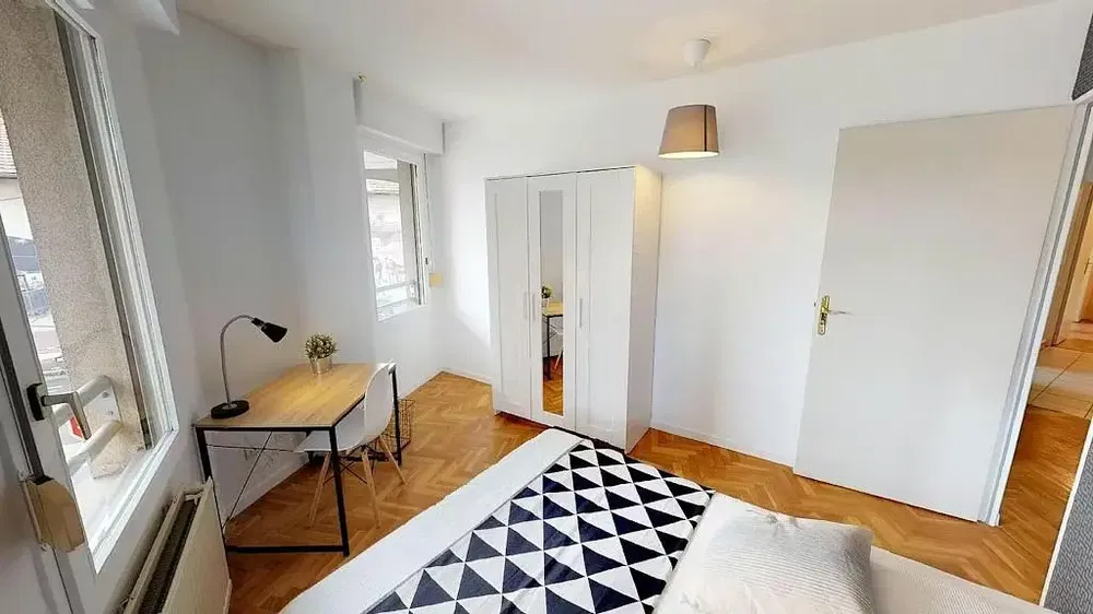 Cuisine; électroménager, parquet, lumière naturelle, style moderne, rénové