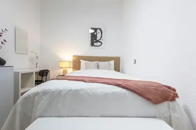 مطبخ; أجهزة المطبخ, أرضية خشبية, ضوء طبيعي, أسلوب عصري, مجدد