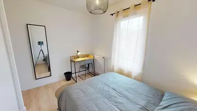 Σαλόνι; ξύλινο πάτωμα, φυσικό φως, μοντέρνο στυλ, ψηλά ταβάνια