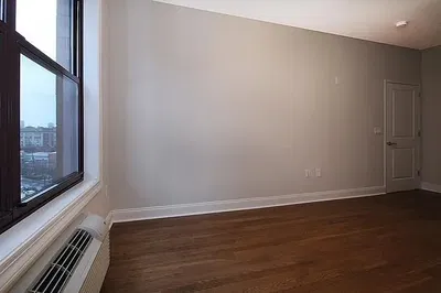 Κουζίνα; συσκευές κουζίνας, πλακάκια, φυσικό φως, μοντέρνο στυλ, ανακαινισμένο