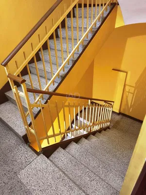 Salón; suelo de madera, luz natural, estilo moderno, techos altos