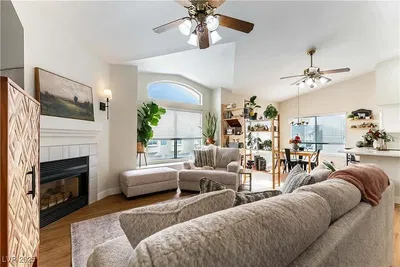 Cuisine; électroménager, parquet, lumière naturelle, style moderne, rénové