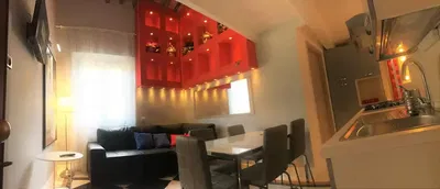 غرفة معيشة; أرضية خشبية, ضوء طبيعي, أسلوب عصري, أسقف عالية