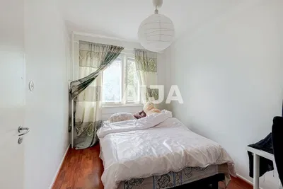 Dnevni boravak; drveni pod, prirodna svjetlost, moderan stil, visoki stropovi