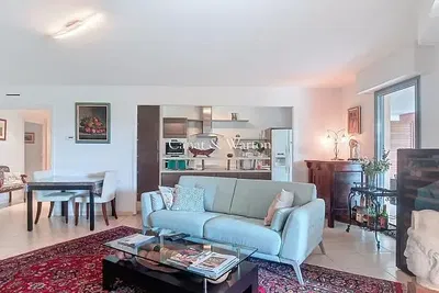 Living room; wood floor, natural light, modern style, high ceiling