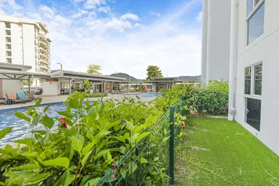 Cucina; elettrodomestici, pavimento in legno, luce naturale, stile moderno, ristrutturato