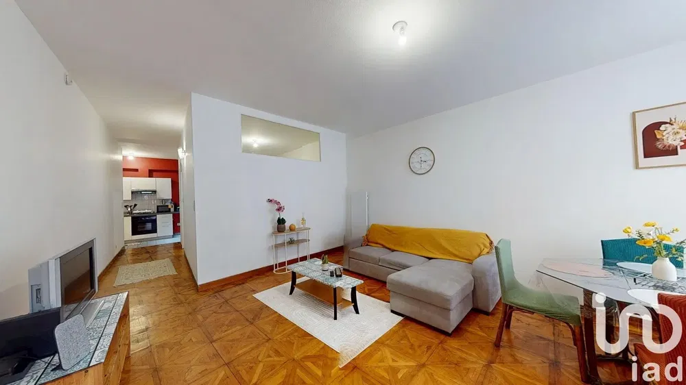 Кухня; кухненски уреди, дървен под, естествена светлина, модерен стил, ремонтиран