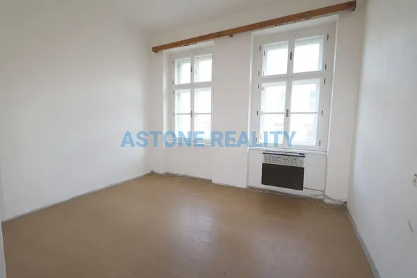 Salón; suelo de madera, luz natural, estilo moderno, techos altos