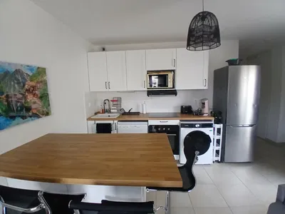 Küche; küchengeräte, holzboden, tageslicht, moderner stil, renoviert