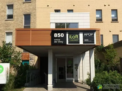 Salon; parquet, lumière naturelle, style moderne, hauteur sous plafond
