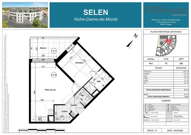 Woonkamer; houten vloer, natuurlijk licht, moderne stijl, hoge plafonds