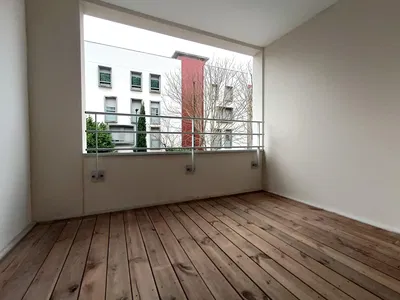 Cocina; electrodomésticos, suelo de madera, luz natural, estilo moderno, renovado