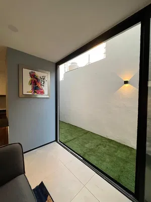 Cuisine; électroménager, parquet, lumière naturelle, style moderne, rénové