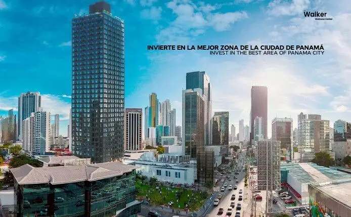 Obývací pokoj; dřevěná podlaha, přirozené světlo, moderní styl, vysoké stropy