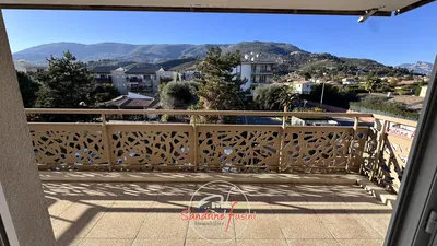 Living room; wood floor, natural light, modern style, high ceiling