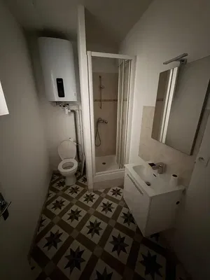 Cuisine; électroménager, parquet, lumière naturelle, style moderne, rénové