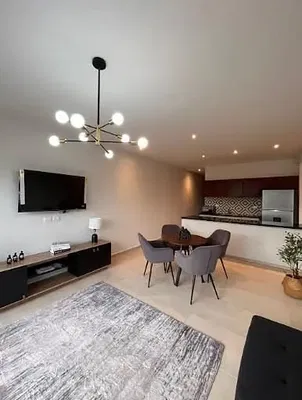 Cuisine; électroménager, parquet, lumière naturelle, style moderne, rénové