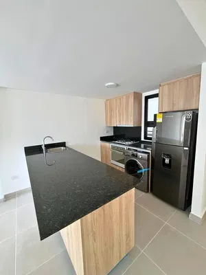 Salon; parquet, lumière naturelle, style moderne, hauteur sous plafond