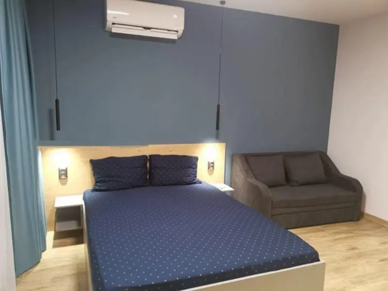 Küche; küchengeräte, holzboden, tageslicht, moderner stil, renoviert