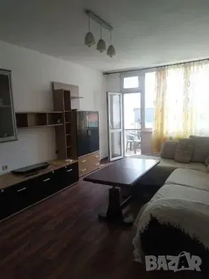 Wohnzimmer; holzboden, tageslicht, moderner stil, hohe decken