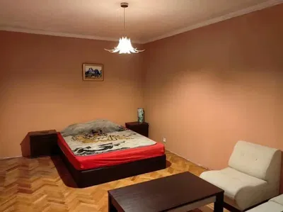 Küche; küchengeräte, holzboden, tageslicht, moderner stil, renoviert