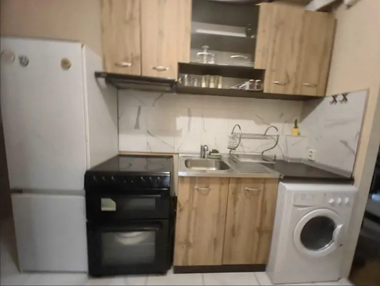 Wohnzimmer; holzboden, tageslicht, moderner stil, hohe decken