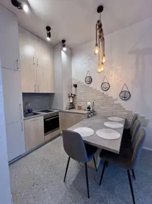 Sala de estar; chão de madeira, luz natural, estilo moderno, teto alto