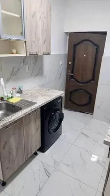 Salón; suelo de madera, luz natural, estilo moderno, techos altos