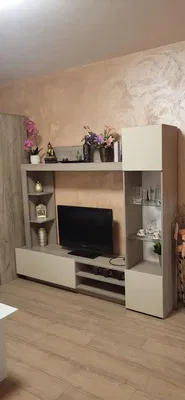 Wohnzimmer; holzboden, tageslicht, moderner stil, hohe decken