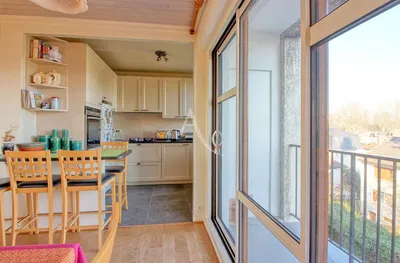 Küche; küchengeräte, holzboden, tageslicht, moderner stil, renoviert