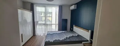 Salón; suelo de madera, luz natural, estilo moderno, techos altos