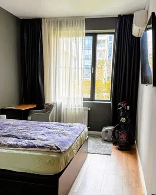 Living room; wood floor, natural light, modern style, high ceiling